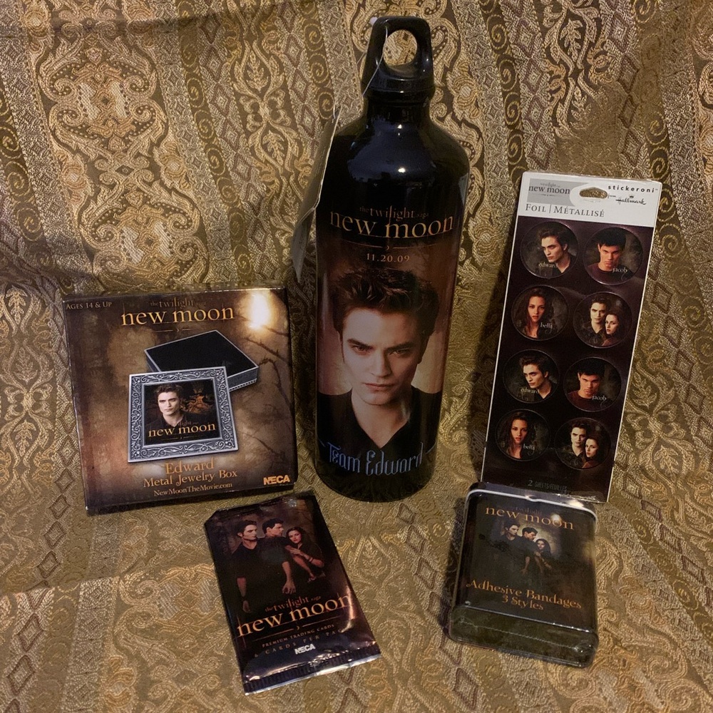 🍎NEW🍎New Moon - Edward Cullen Water Bottle Jewelry Box Cards Bandages Stickers